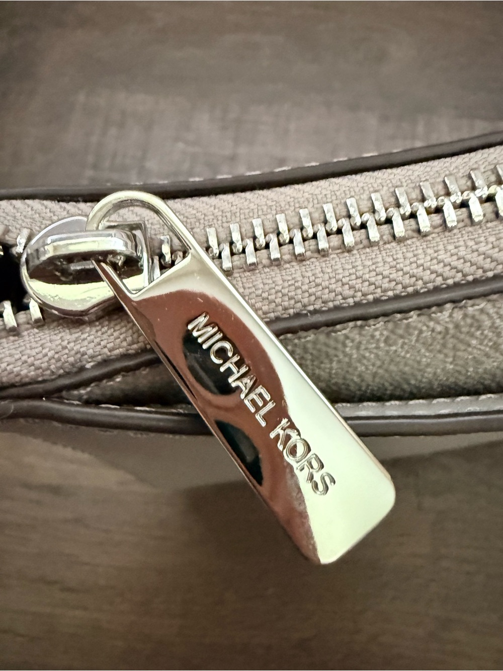 Michael Kors Cream Crossbody Bag - Picture 3 of 4